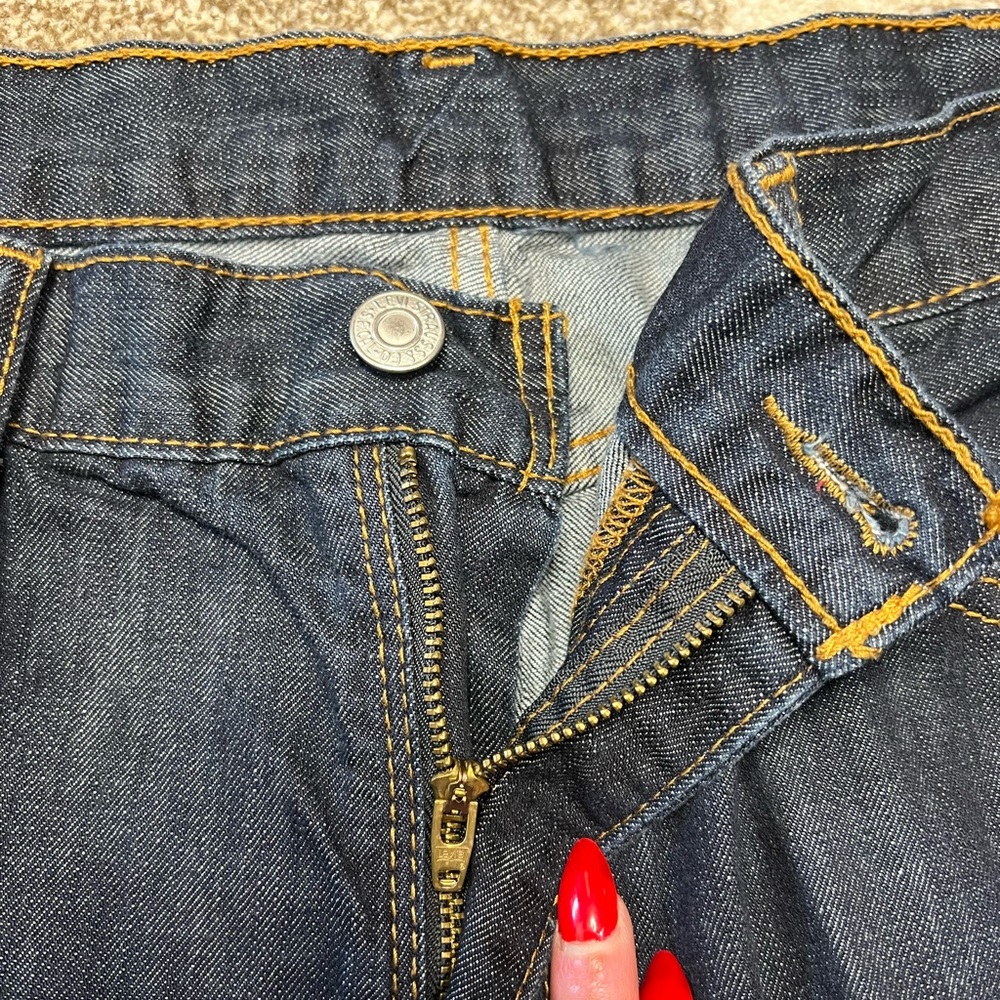 Men’s Levi’s 505 regular fit size 38 x 30 dark denim with accent stitching - Picture 4 of 8